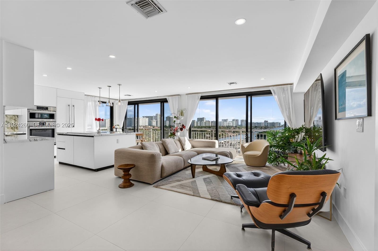 3100 NE 48th St #918