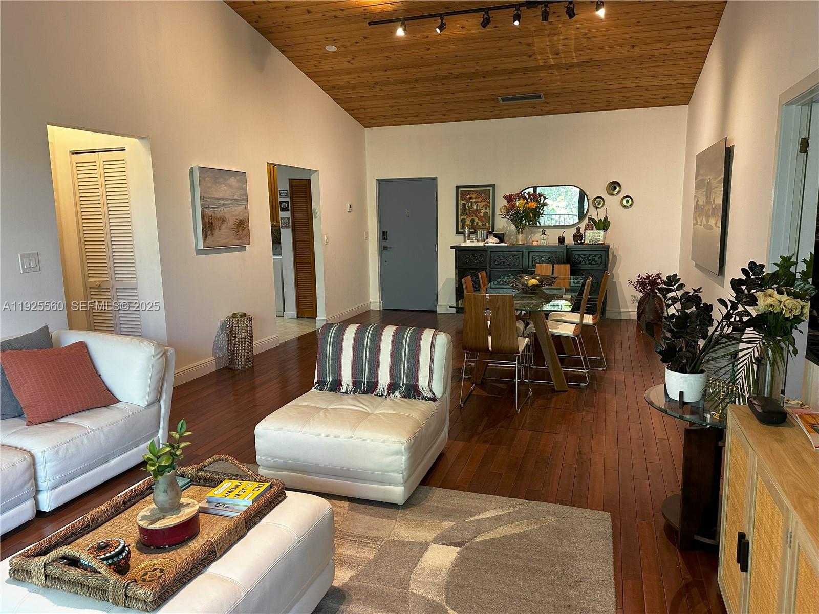 55 Ocean Ln Dr #4020 Key Biscayne, FL 33149