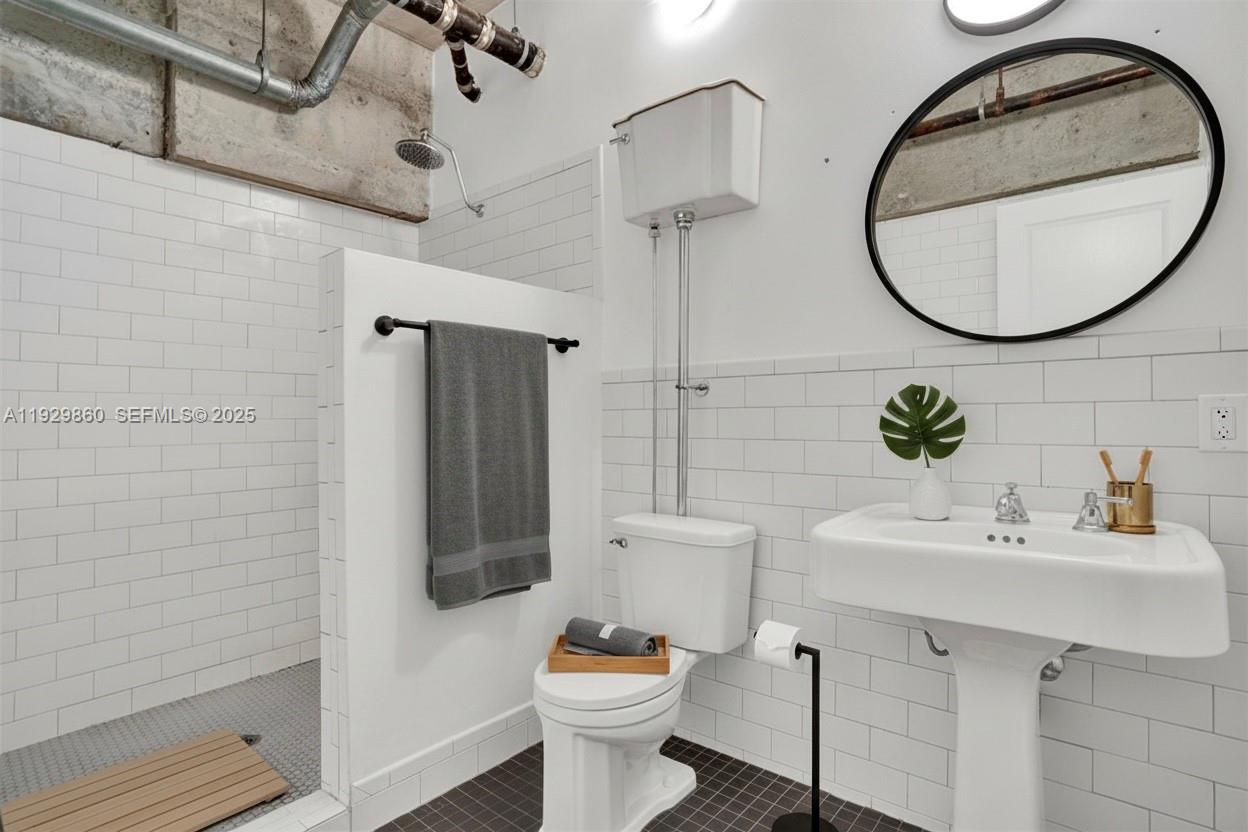 1749 NE Miami Ct #515 Miami, FL 33132