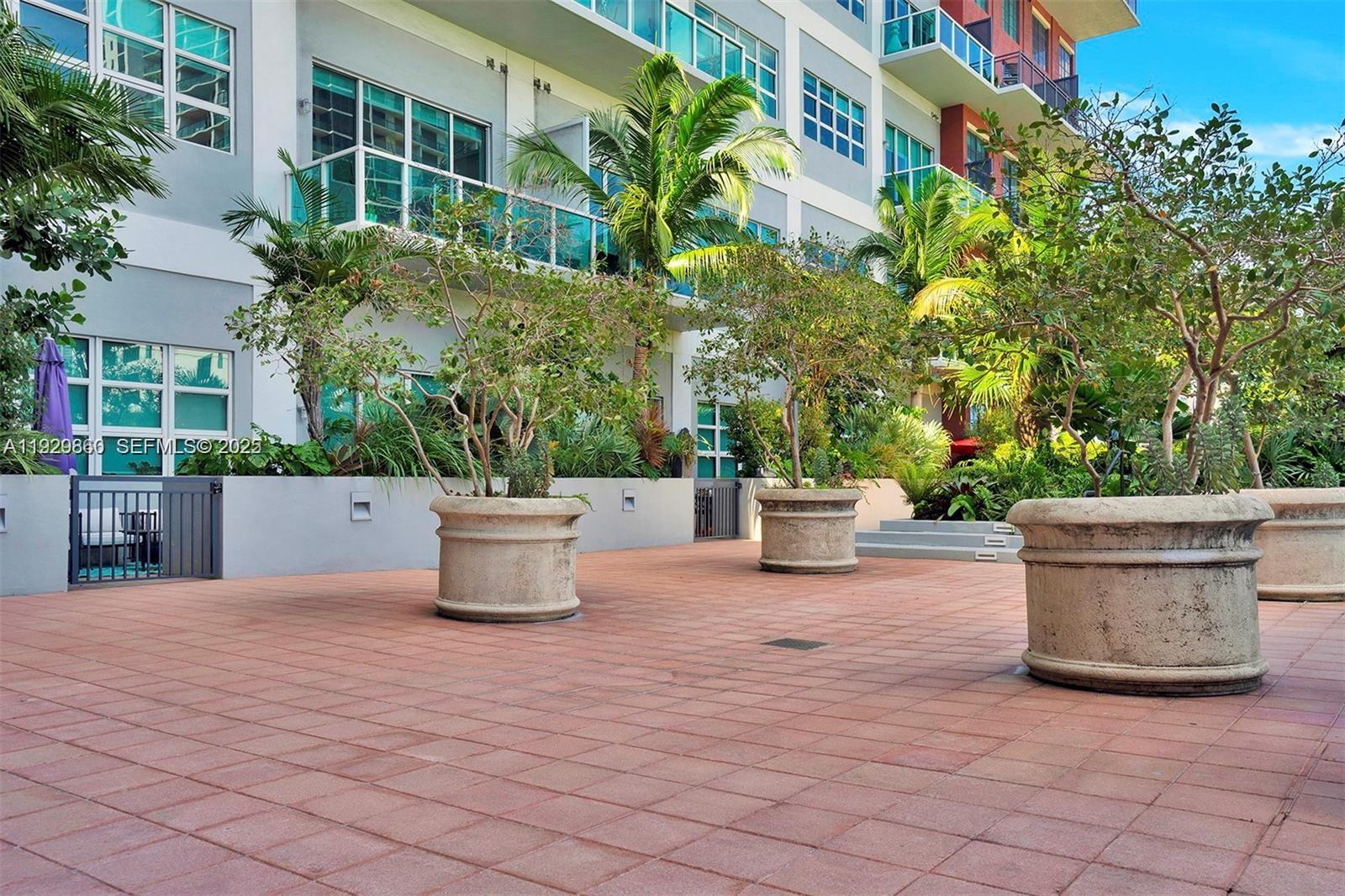 1749 NE Miami Ct #515 Miami, FL 33132