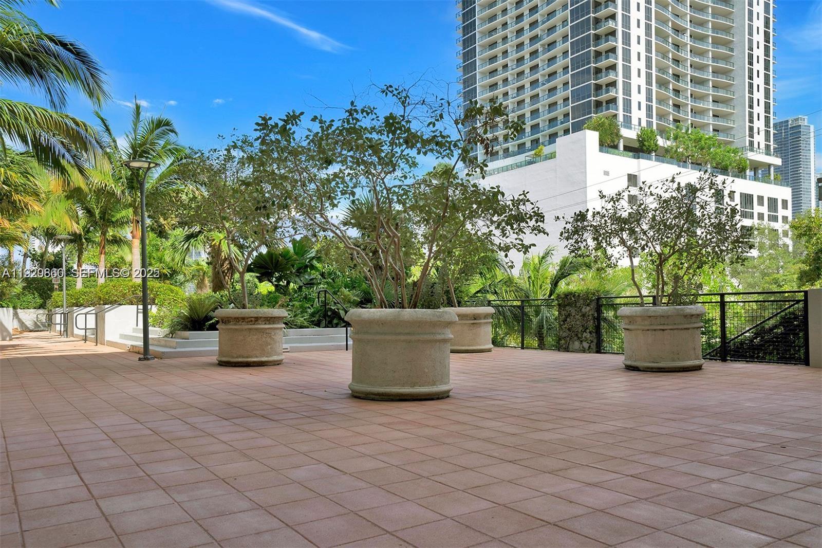 1749 NE Miami Ct #515 Miami, FL 33132