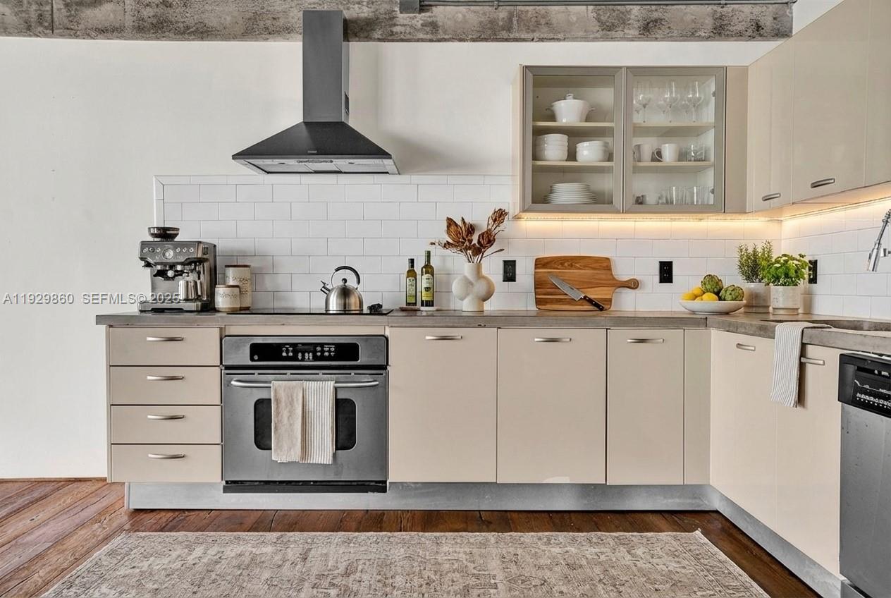 1749 NE Miami Ct #515 Miami, FL 33132