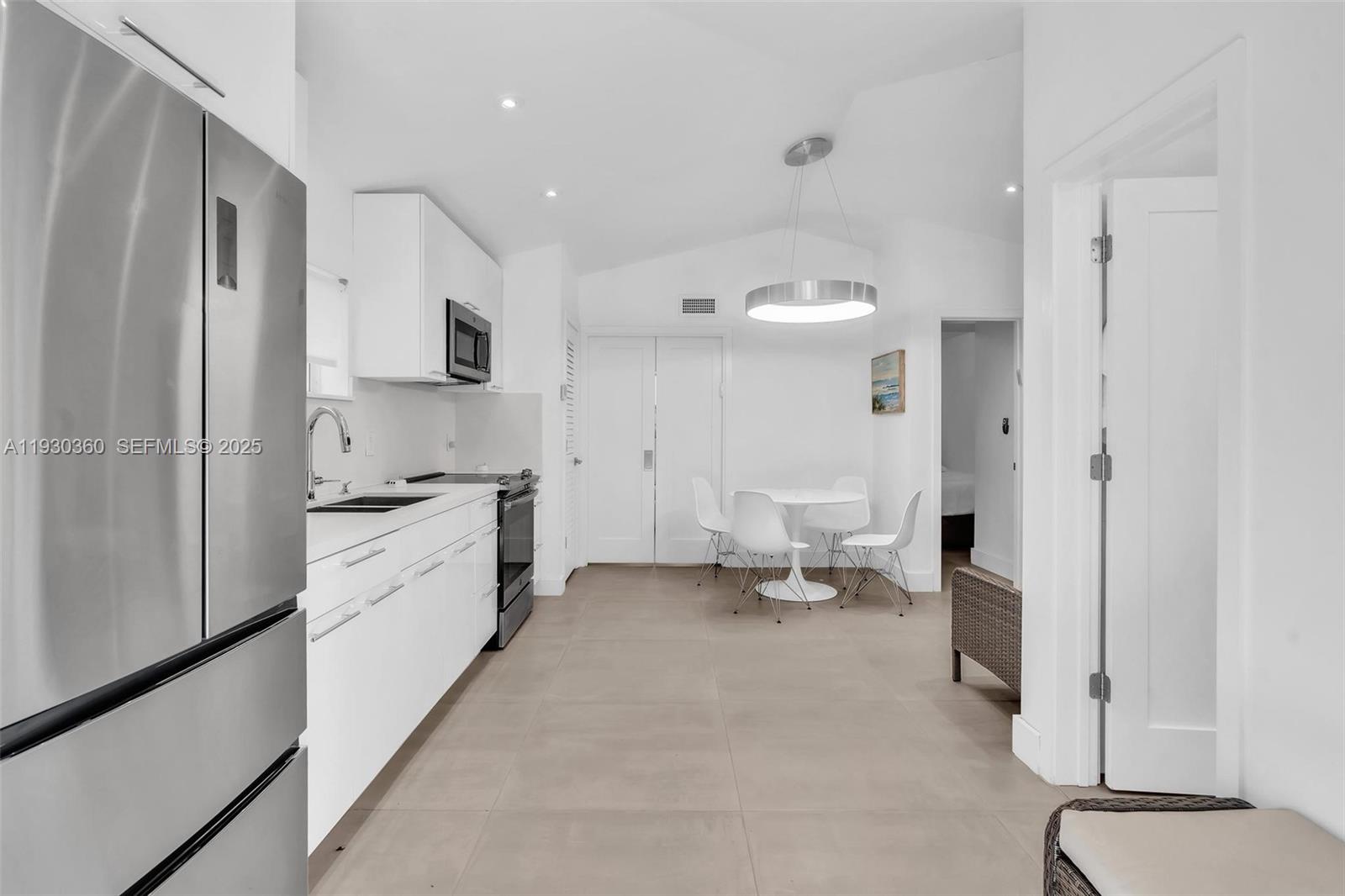 836 W 40th St #3 Miami Beach, FL 33140