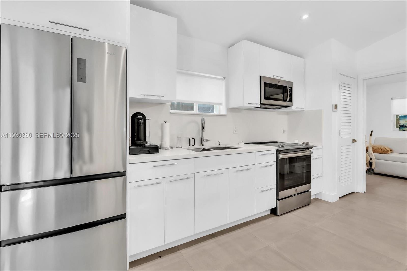 836 W 40th St #3 Miami Beach, FL 33140