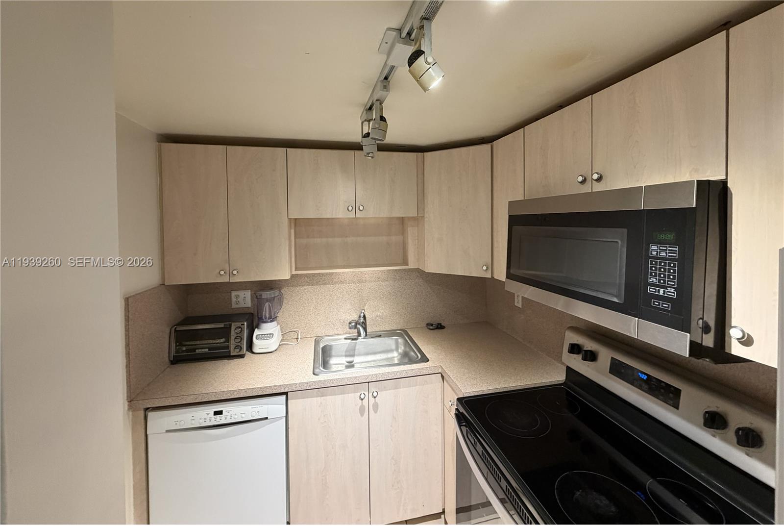 1205 Mariposa Ave #413 Coral Gables, FL 33146