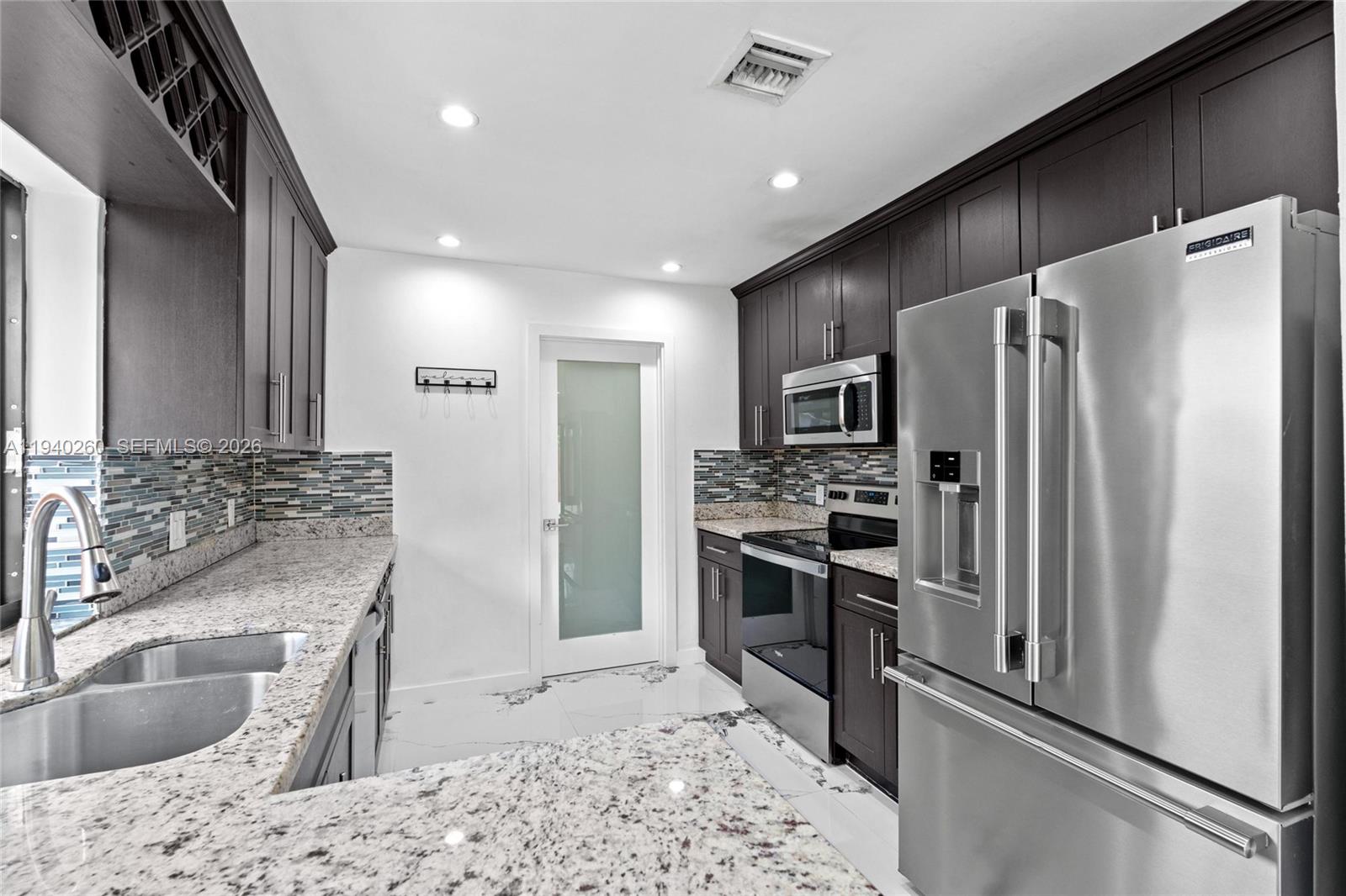 730 SW 95th Ter Pembroke Pines, FL 33025