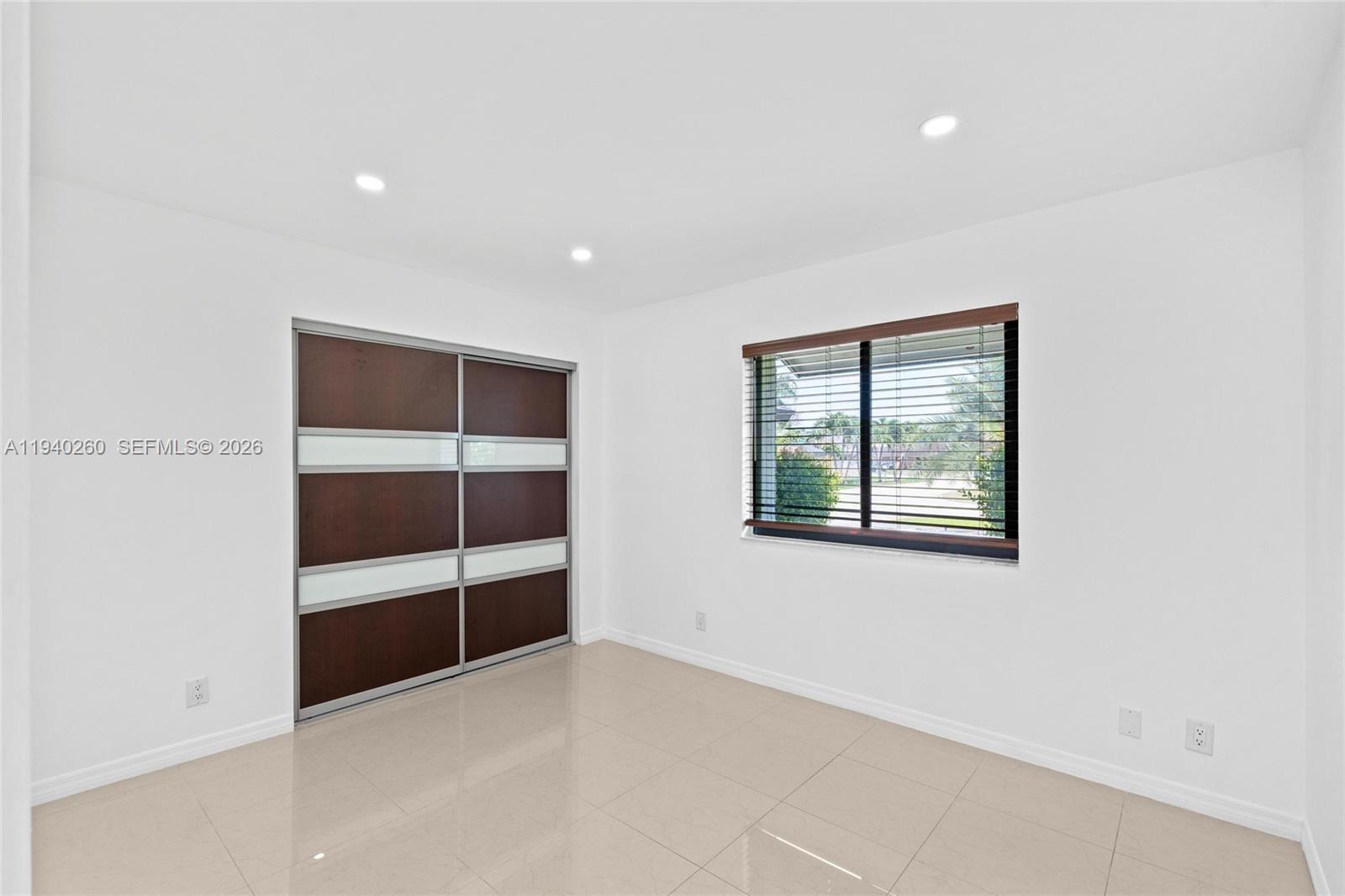 730 SW 95th Ter Pembroke Pines, FL 33025