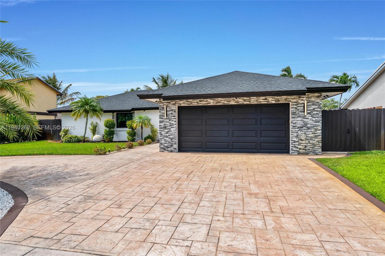 730 SW 95th Ter Pembroke Pines, FL 33025