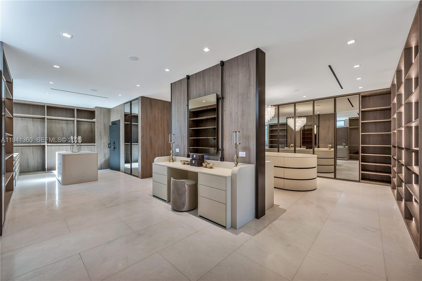 725 Middle Riv Dr Fort Lauderdale, FL 33304