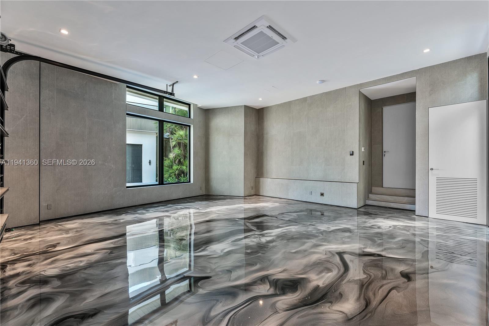 725 Middle Riv Dr Fort Lauderdale, FL 33304