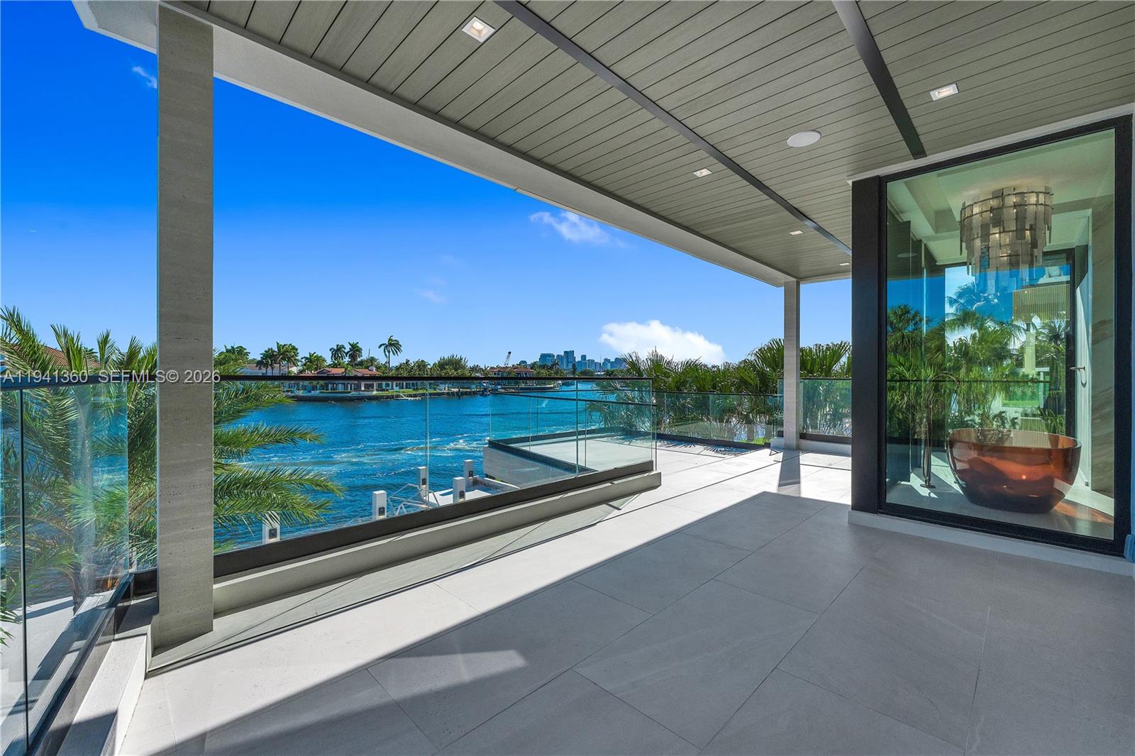 725 Middle Riv Dr Fort Lauderdale, FL 33304