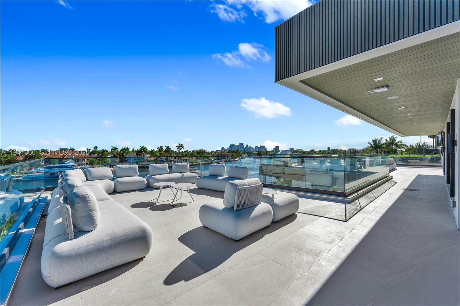 725 Middle Riv Dr Fort Lauderdale, FL 33304