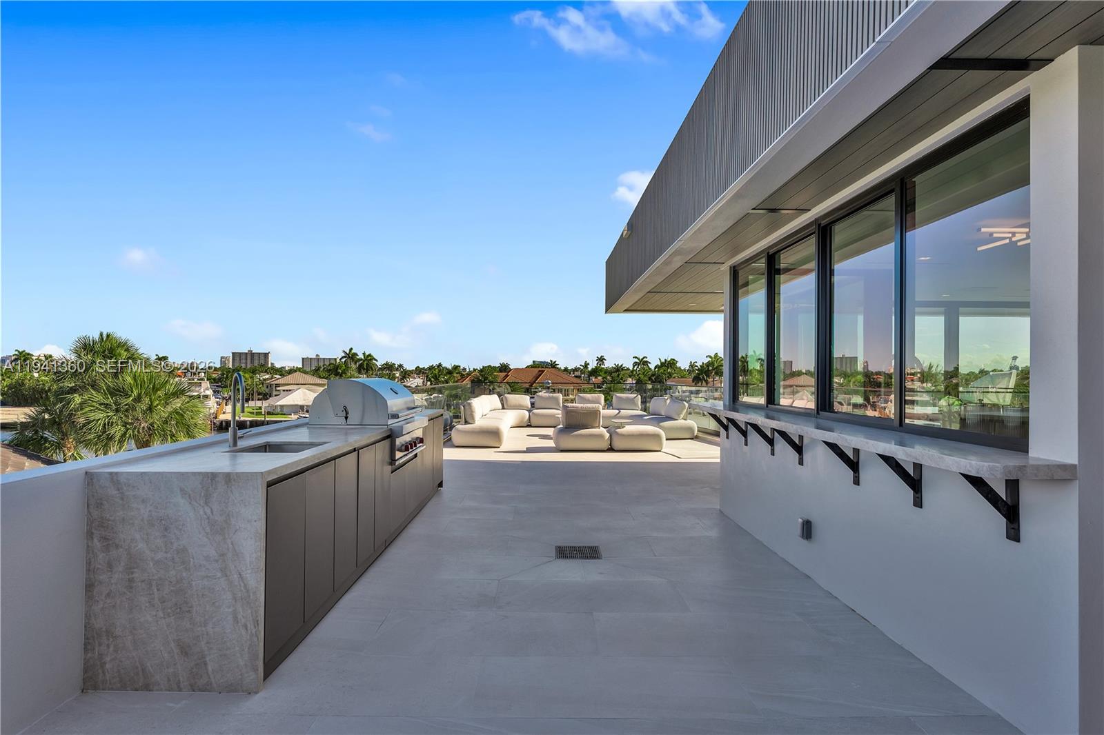 725 Middle Riv Dr Fort Lauderdale, FL 33304