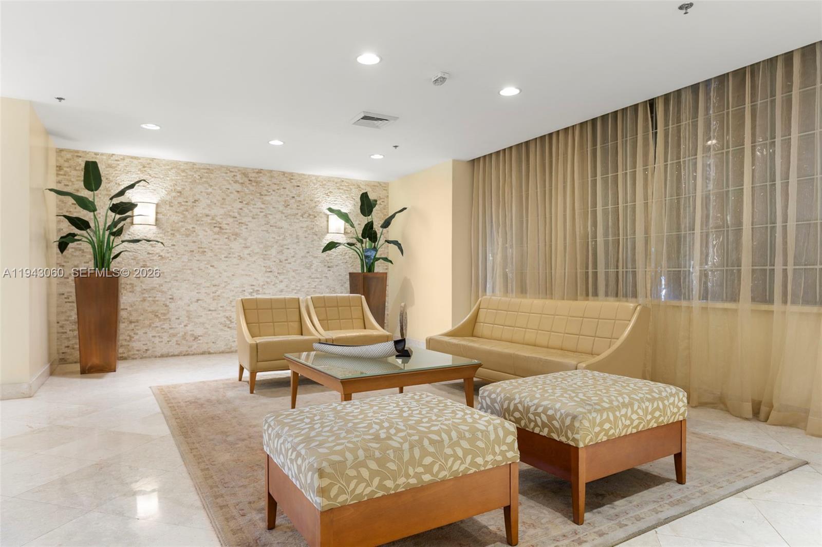 6767 Collins Ave #1905 Miami Beach, FL 33141