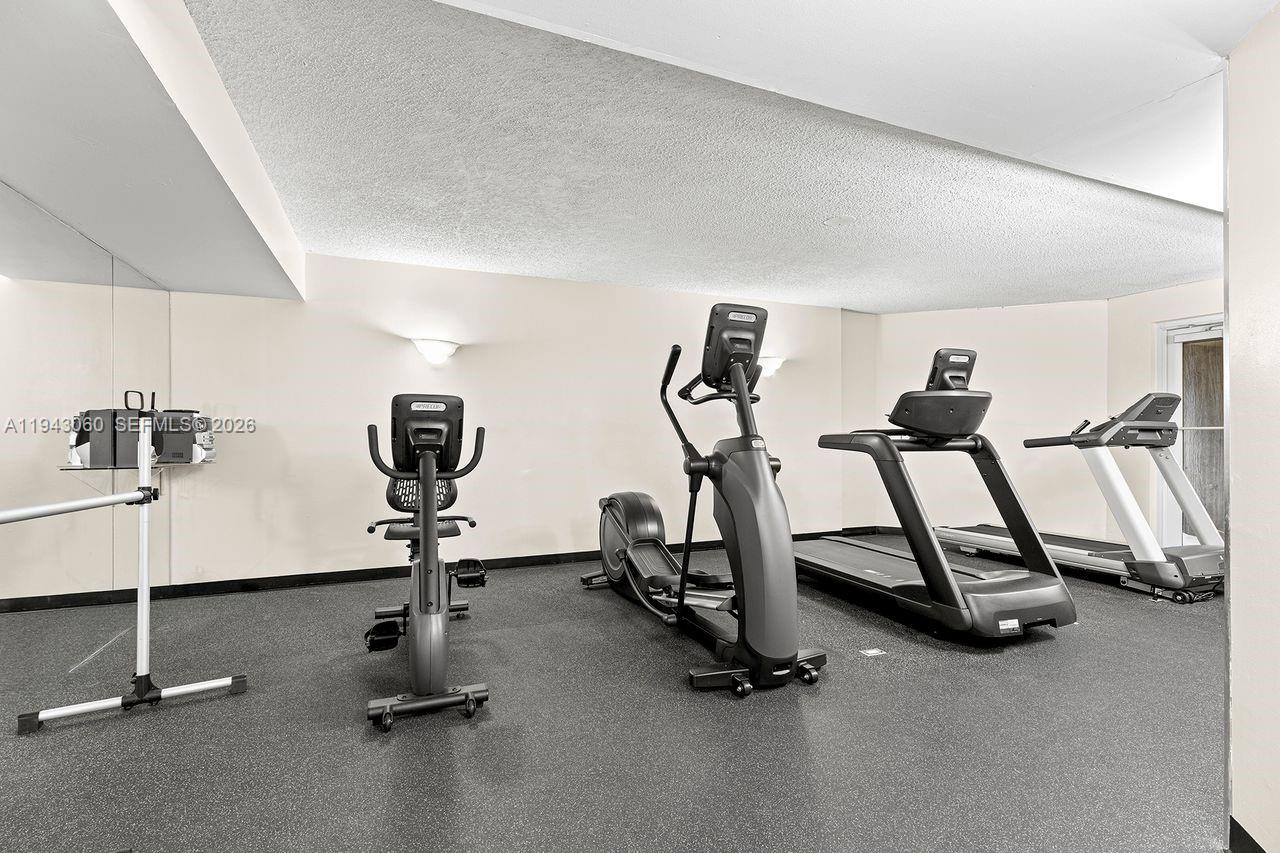 6767 Collins Ave #1905 Miami Beach, FL 33141