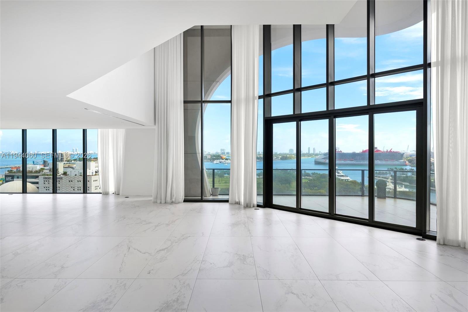 image One Thousand Museum (1000 Museum)11