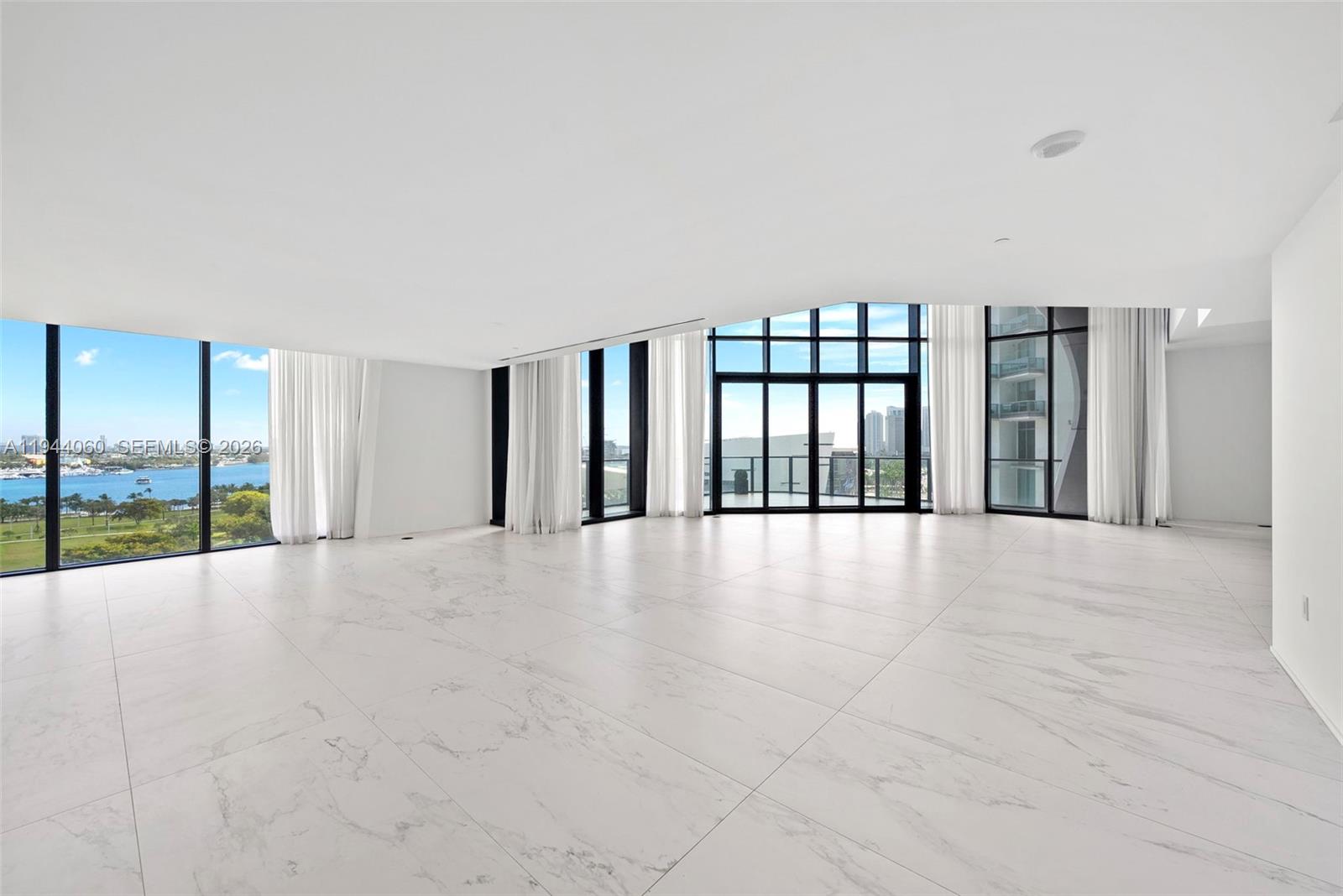 image One Thousand Museum (1000 Museum)15