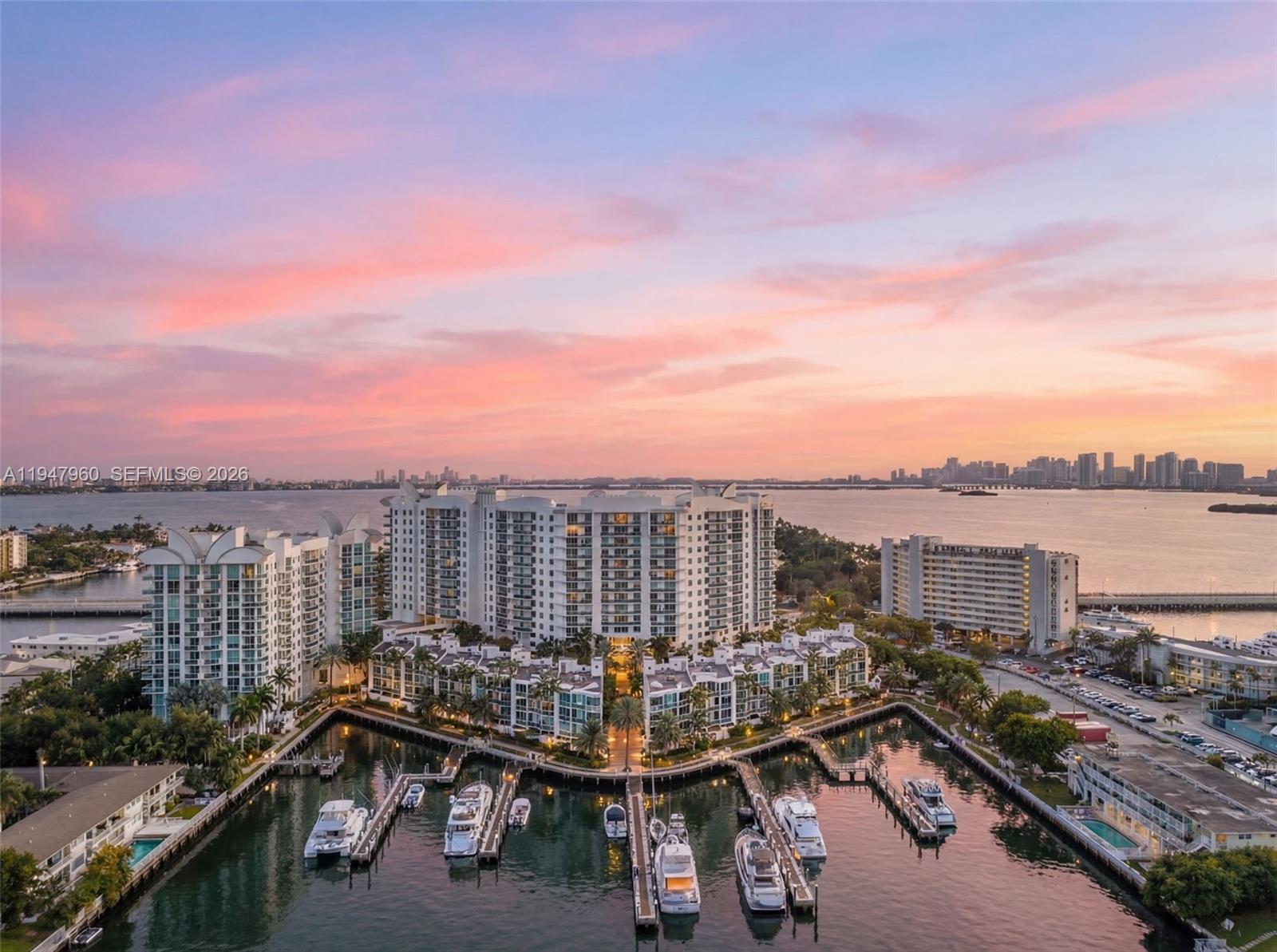 7914 Harbor Is Dr #203