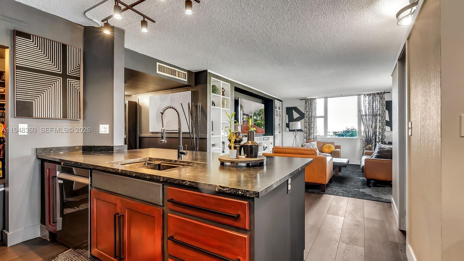 3800 Hillcrest Dr #401