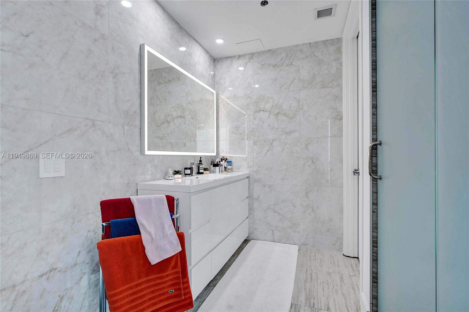 1100 Biscayne Blvd #3708 Miami, FL 33132