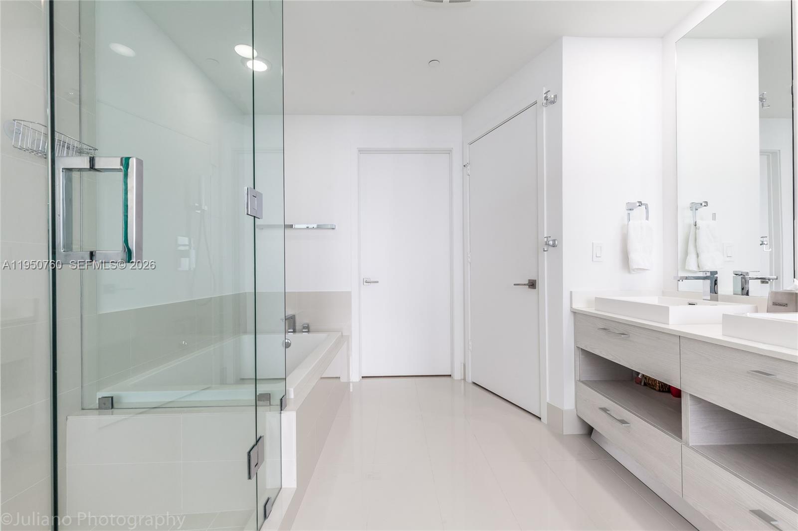 55 SW 9th St #PH4603 Miami, FL 33130