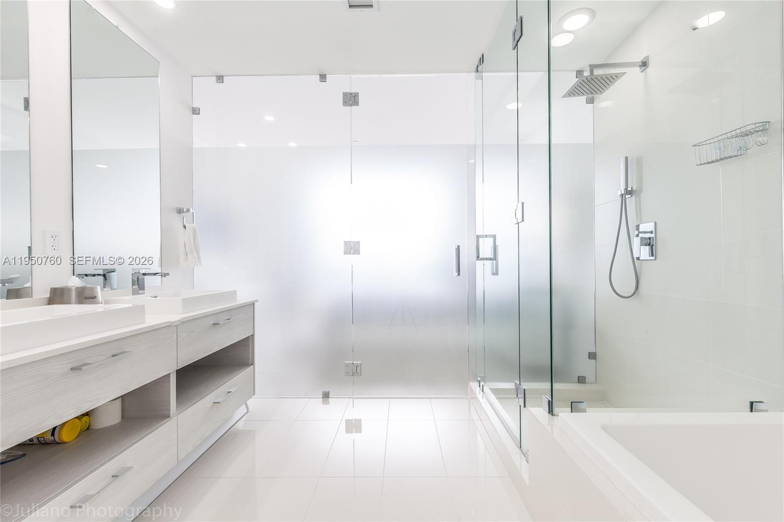 55 SW 9th St #PH4603 Miami, FL 33130