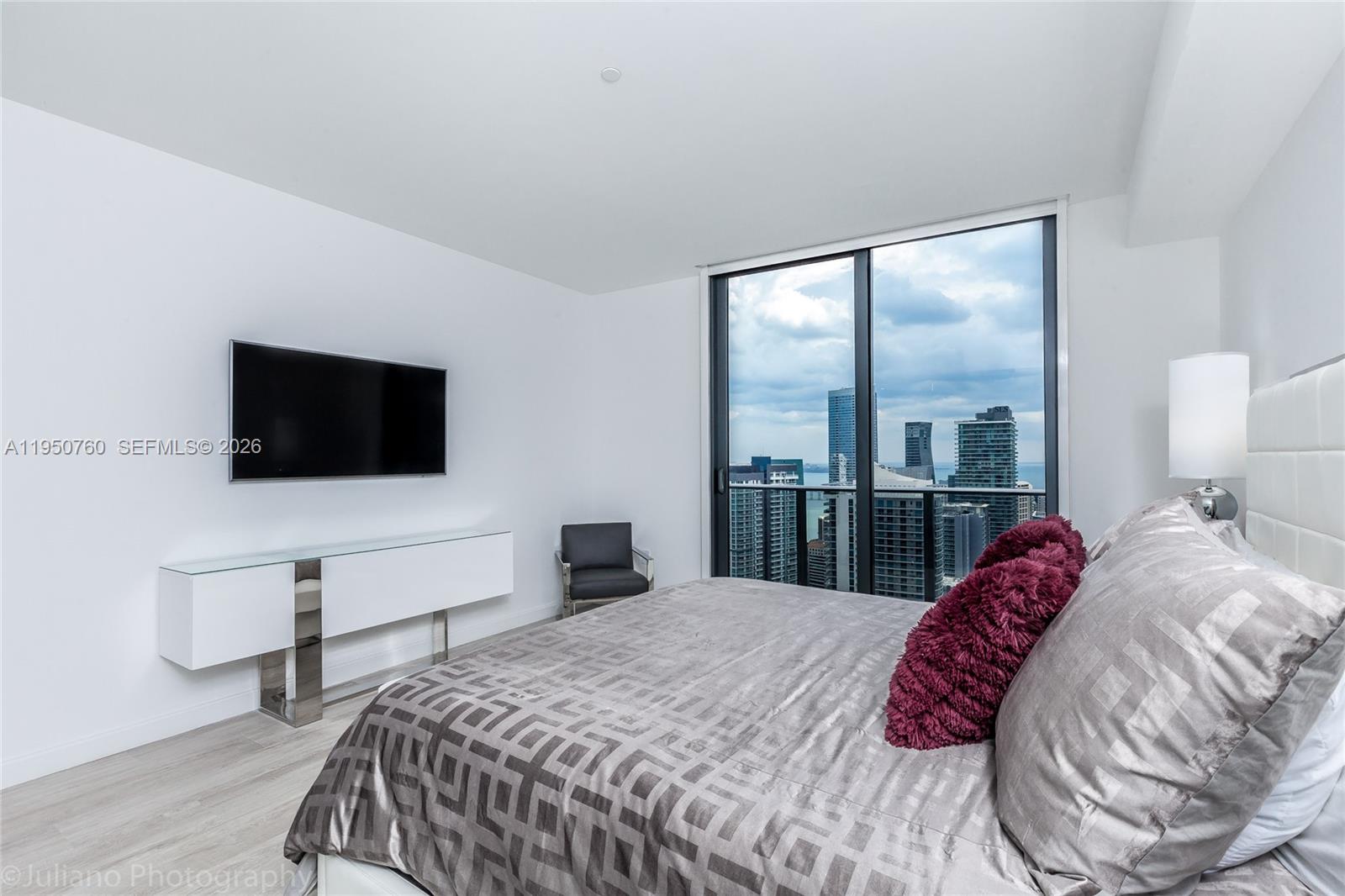 55 SW 9th St #PH4603 Miami, FL 33130