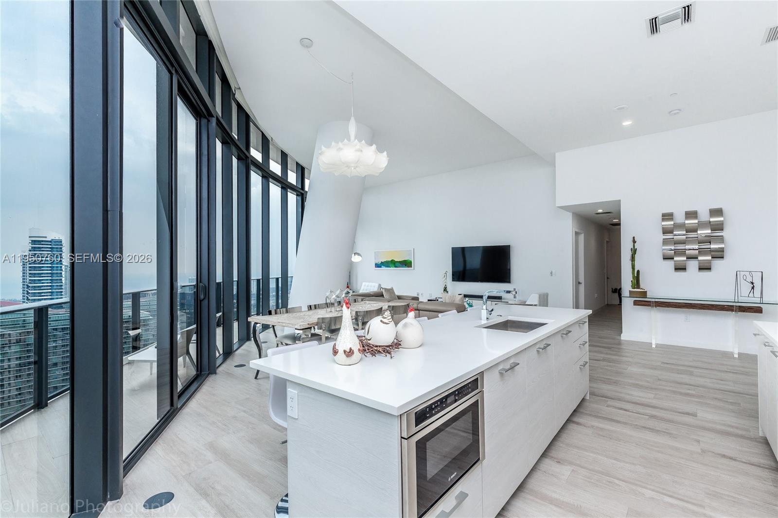 55 SW 9th St #PH4603 Miami, FL 33130