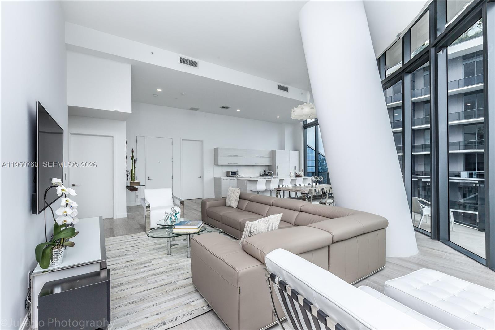 55 SW 9th St #PH4603 Miami, FL 33130