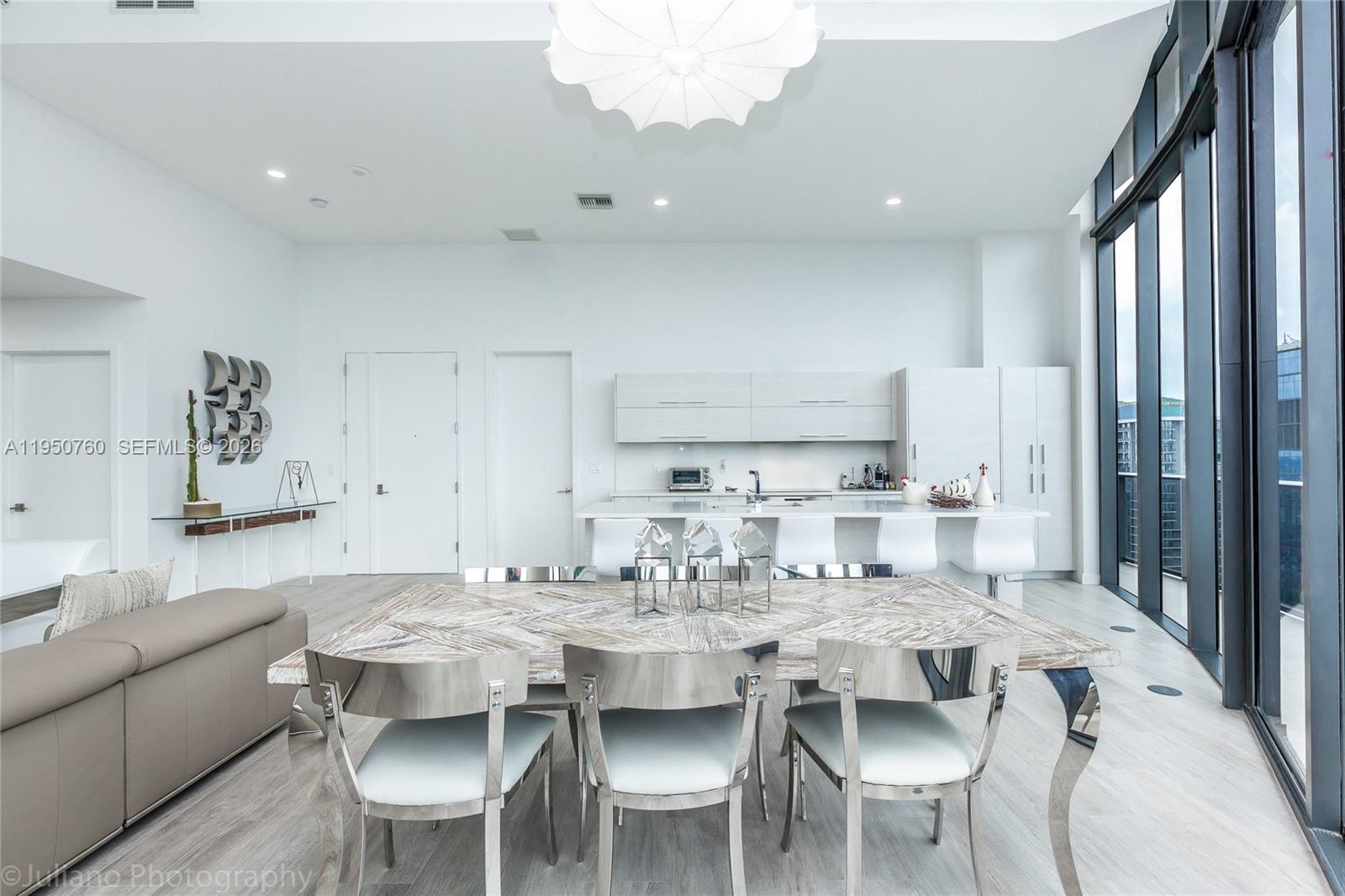 55 SW 9th St #PH4603 Miami, FL 33130