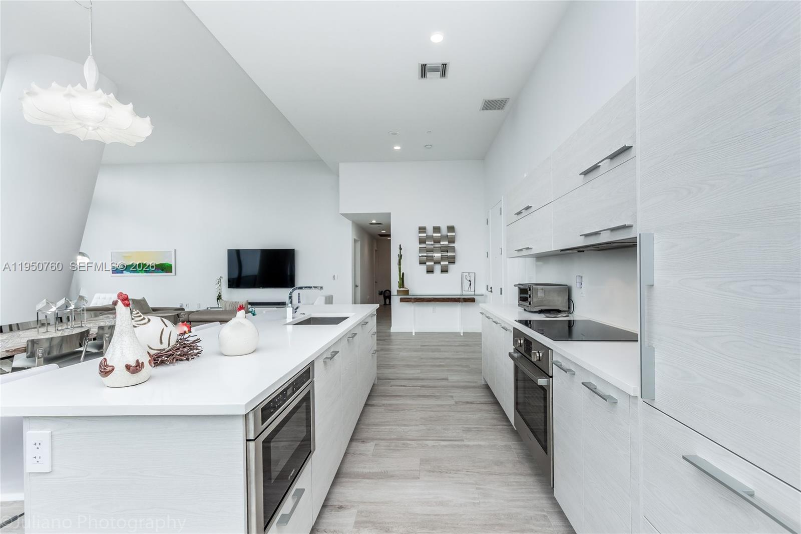 55 SW 9th St #PH4603 Miami, FL 33130