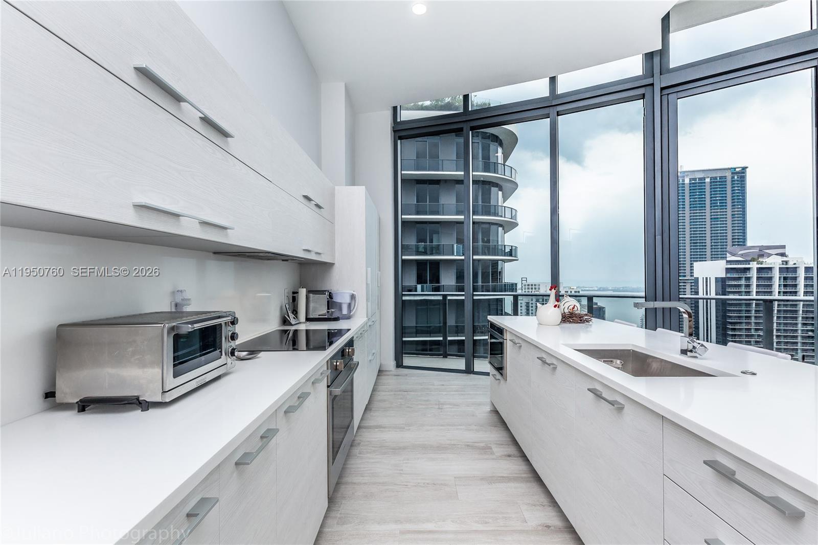 55 SW 9th St #PH4603 Miami, FL 33130