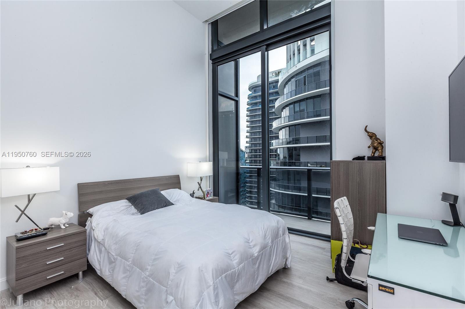 55 SW 9th St #PH4603 Miami, FL 33130