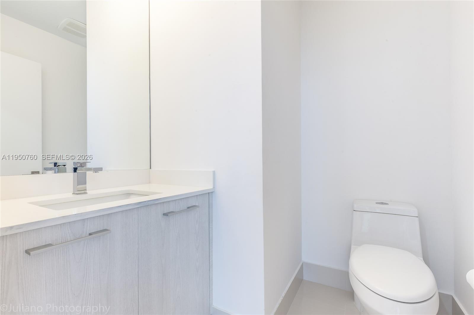 55 SW 9th St #PH4603 Miami, FL 33130