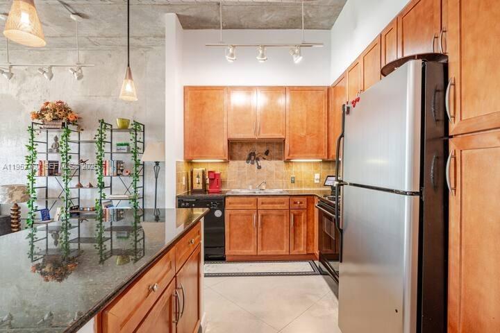 2001 Biscayne Blvd #3401 Miami, FL 33137