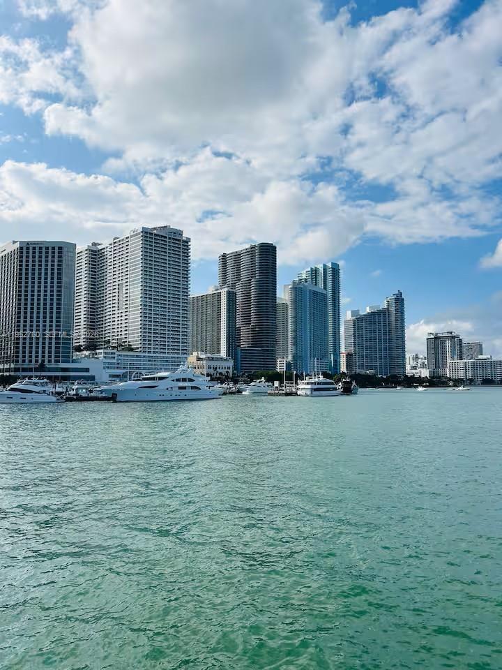 2001 Biscayne Blvd #3401 Miami, FL 33137