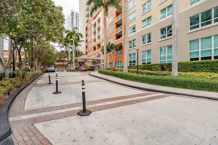 2001 Biscayne Blvd #3401 Miami, FL 33137