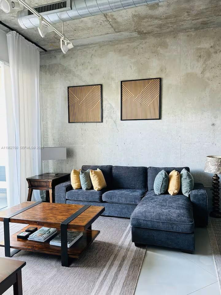 2001 Biscayne Blvd #3401 Miami, FL 33137