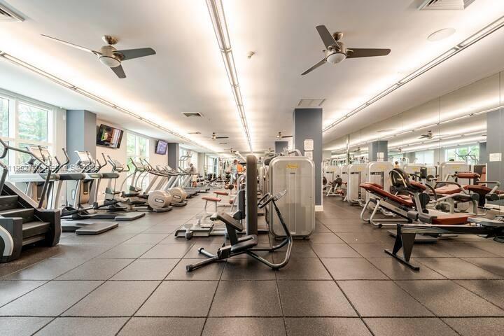 2001 Biscayne Blvd #3401 Miami, FL 33137