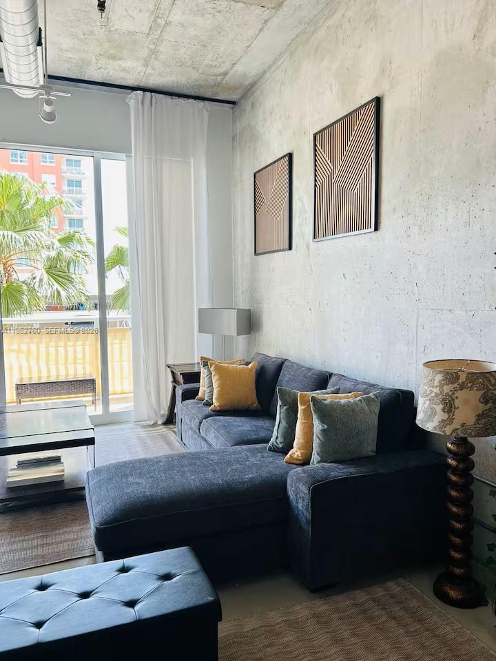 2001 Biscayne Blvd #3401 Miami, FL 33137