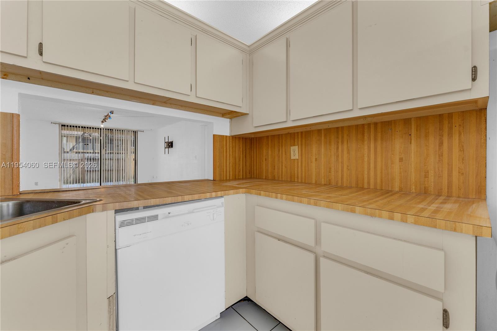 440 NW 214th St #104 Miami Gardens, FL 33169