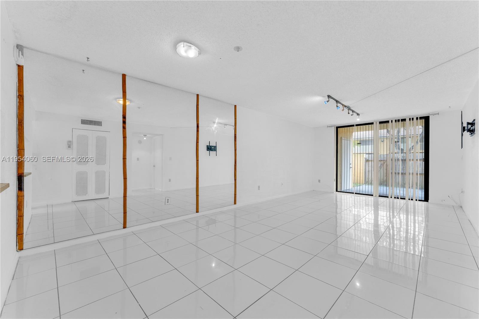 440 NW 214th St #104 Miami Gardens, FL 33169