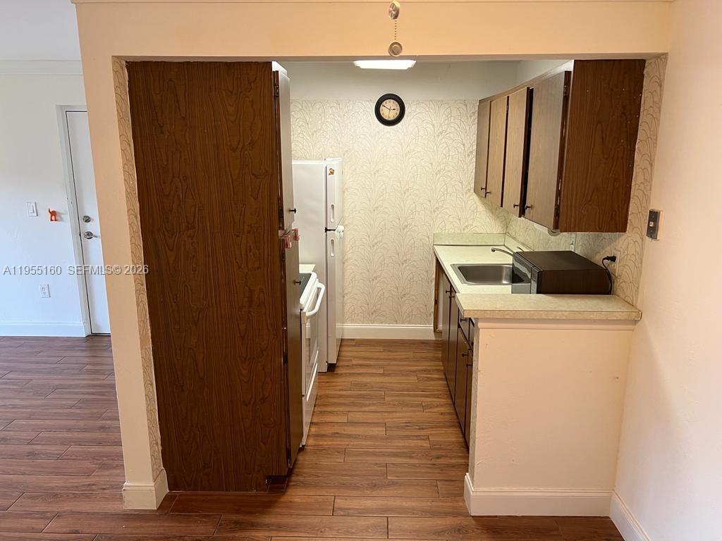 7160 Fairway Dr #J18 Miami Lakes, FL 33014