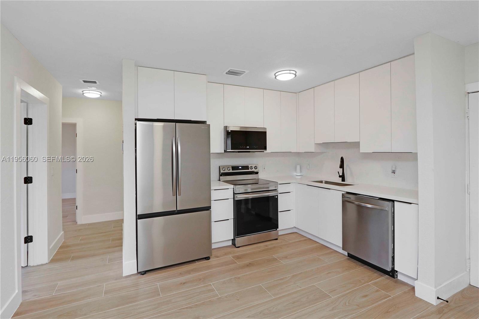 990 NE 159th St North Miami Beach, FL 33162