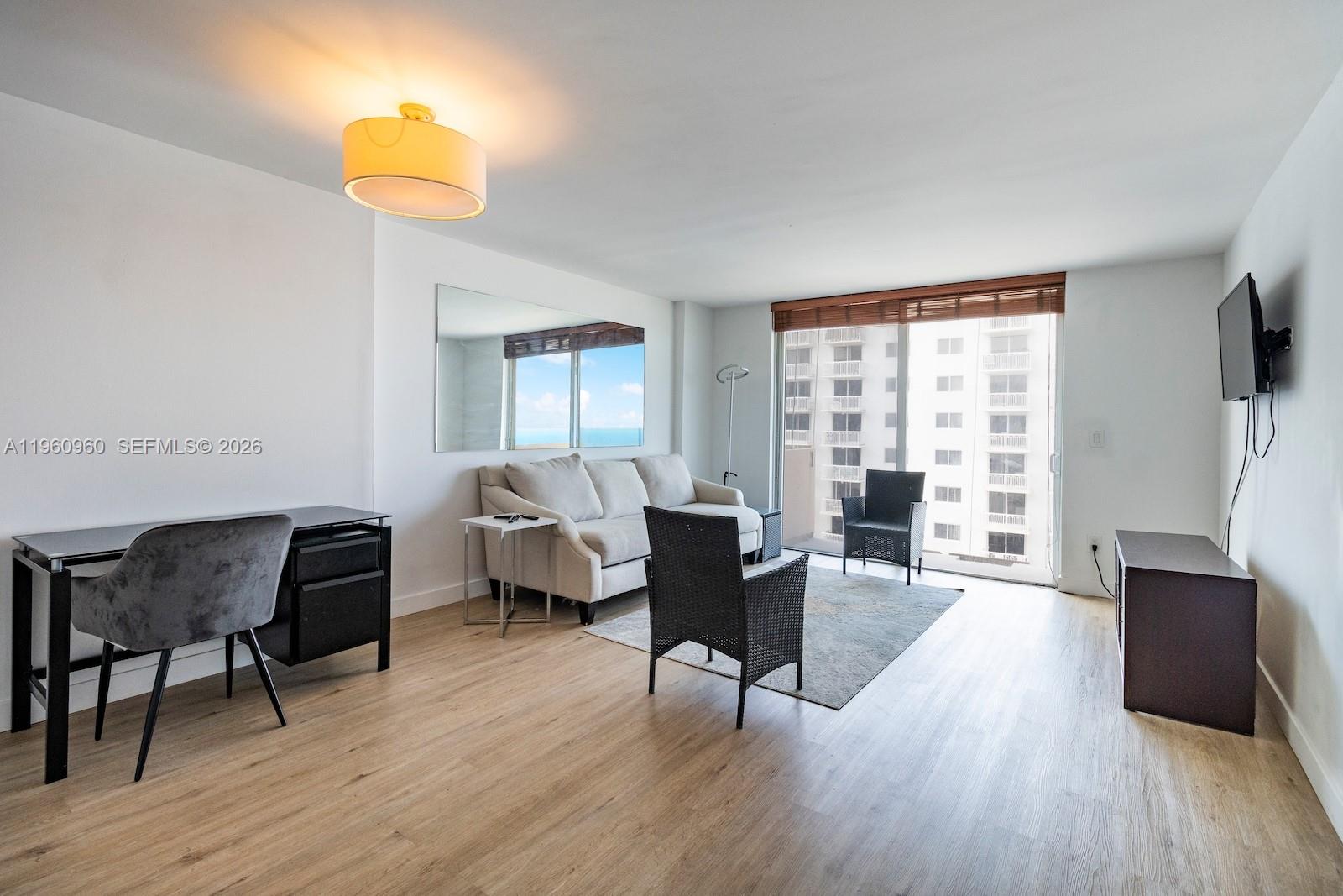 345 Ocean Dr #819 Miami Beach, FL 33139