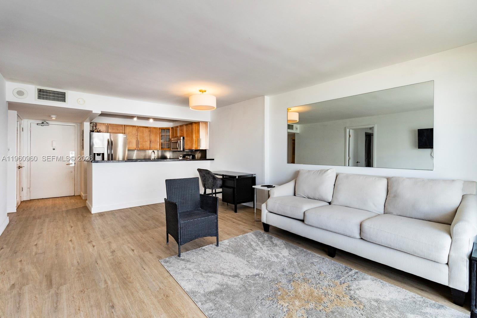 345 Ocean Dr #819 Miami Beach, FL 33139