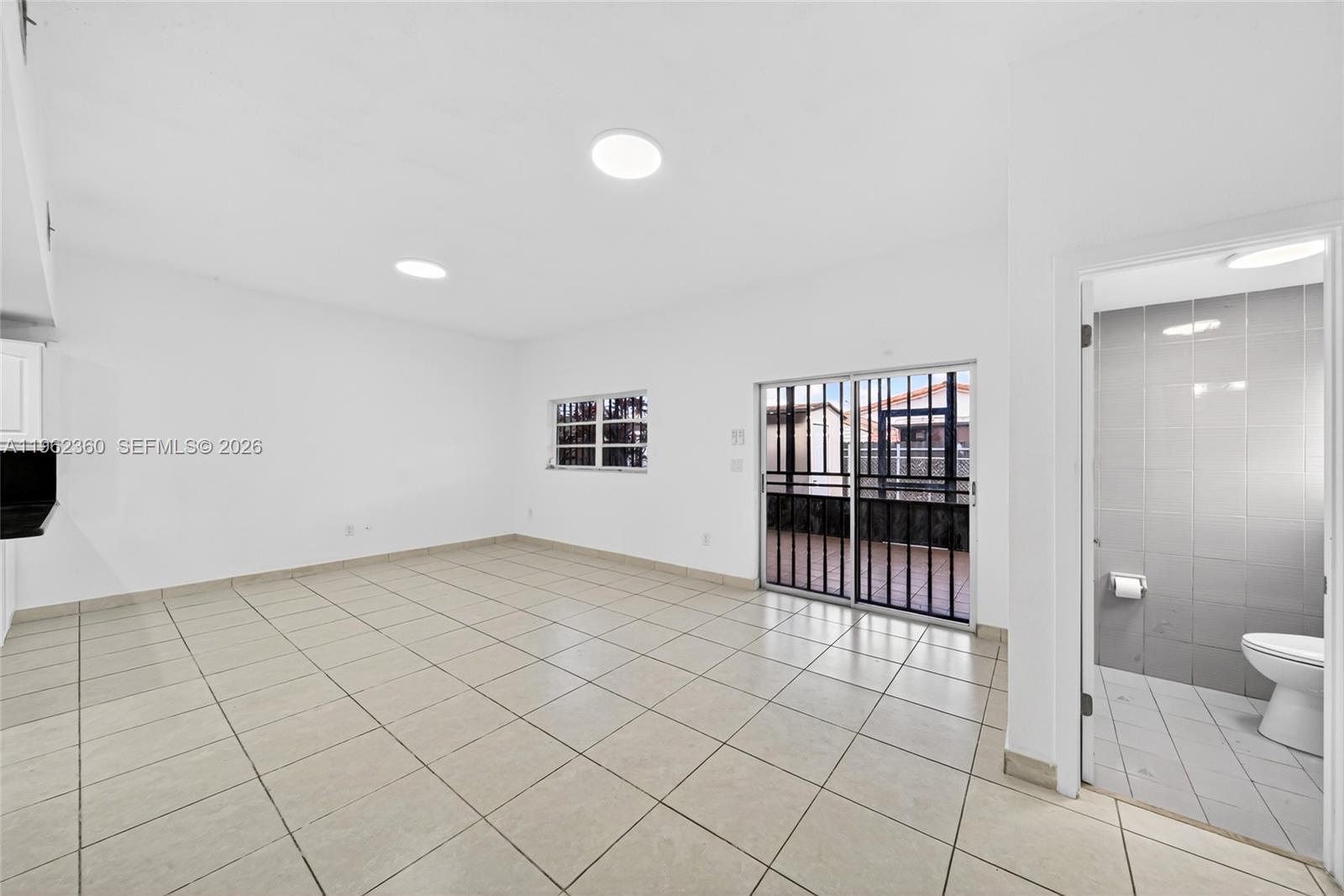 1285 W 42nd Pl Hialeah, FL 33012