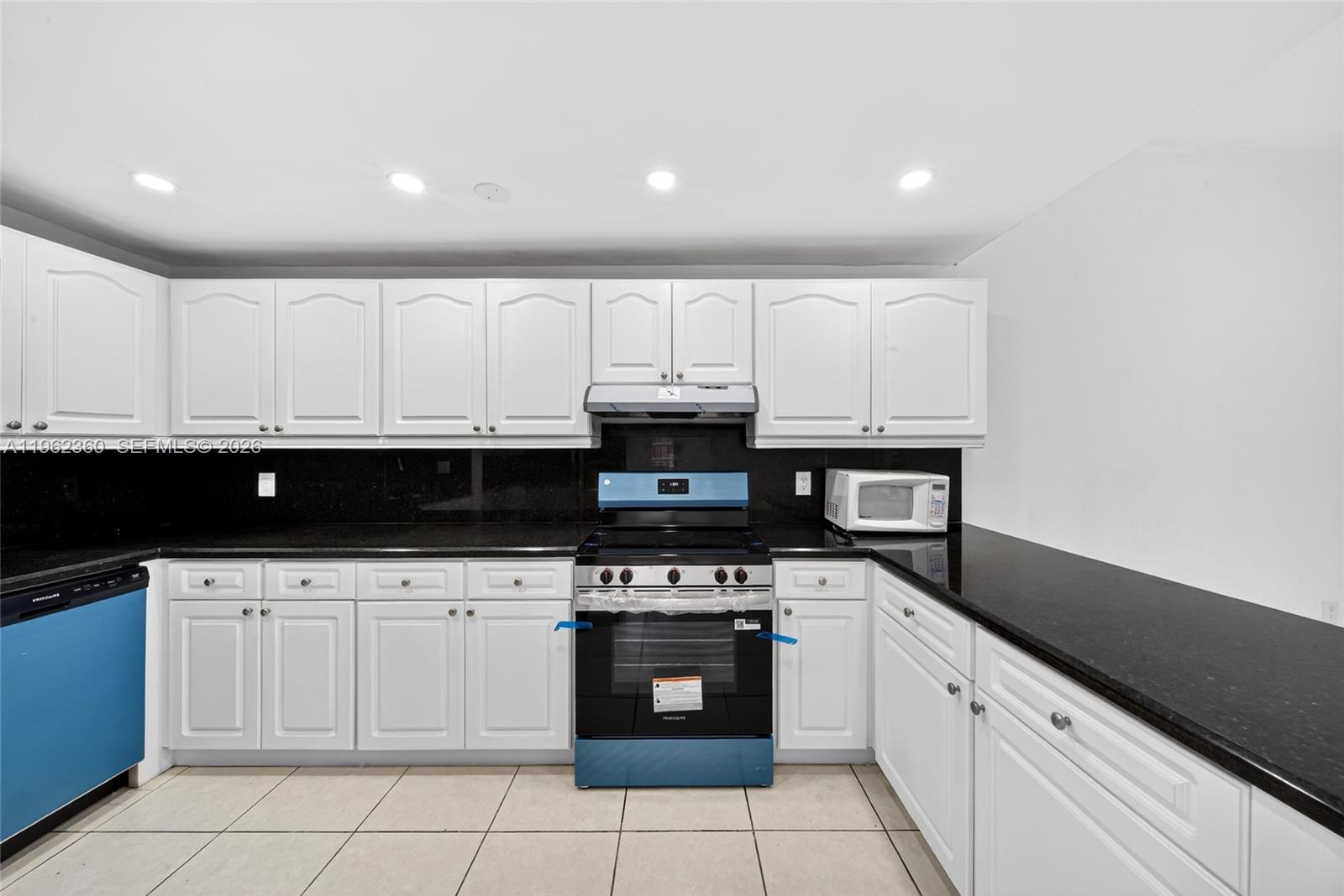 1285 W 42nd Pl Hialeah, FL 33012