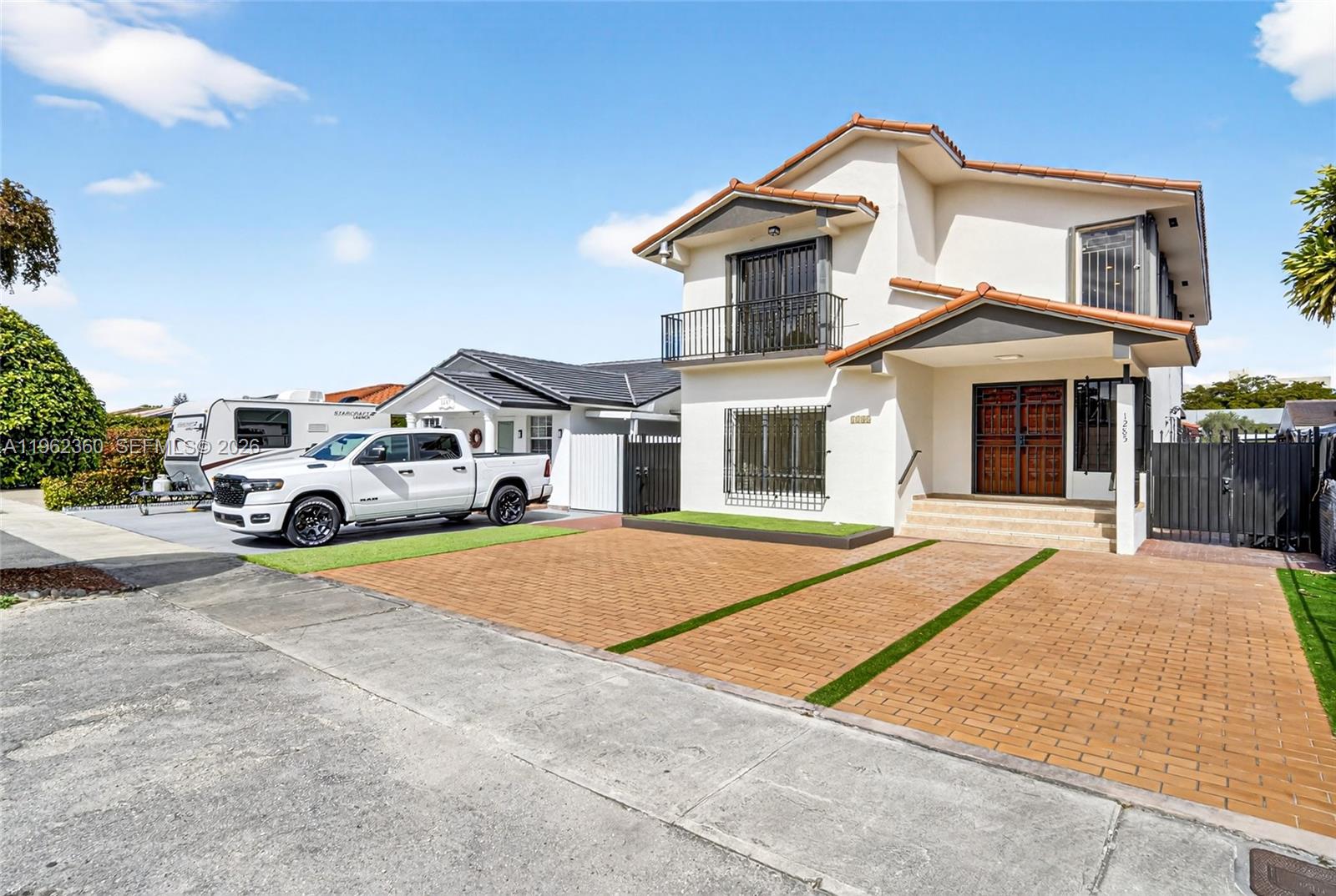 1285 W 42nd Pl Hialeah, FL 33012