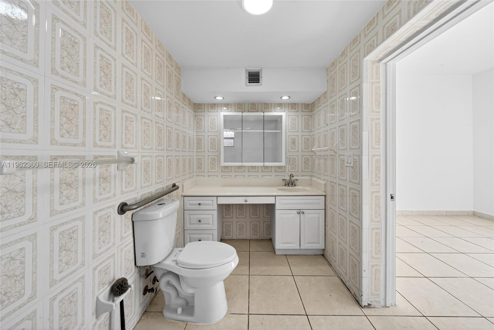 1285 W 42nd Pl Hialeah, FL 33012